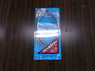 ラベルシール貼付済のブリスターパックに梱包されたブレーキワイヤー